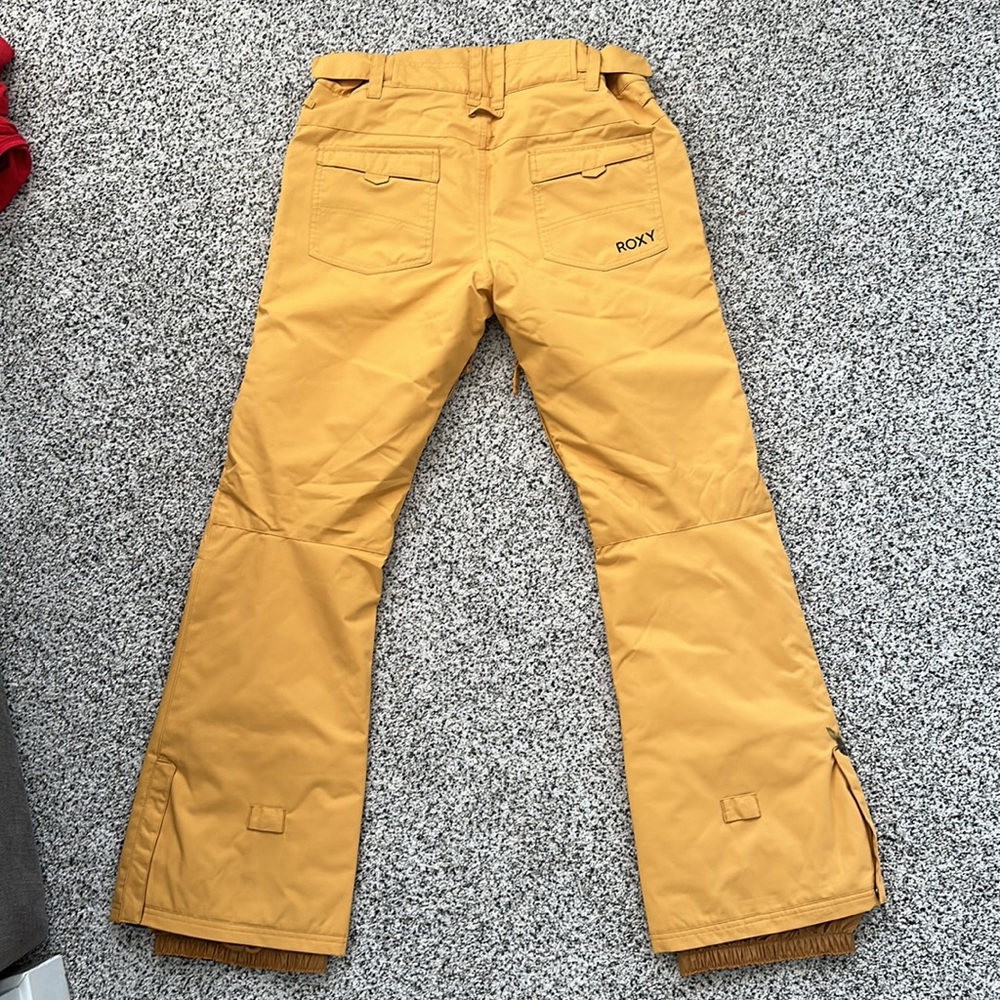 ROXY BACKYARD SNOWBOARD PANTS. Size Large. Women’s. Yellow. New with tags.